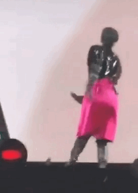 太搞笑了！王菲被路人错认成陈志朋！是服装还是发型的问题？-1.jpg