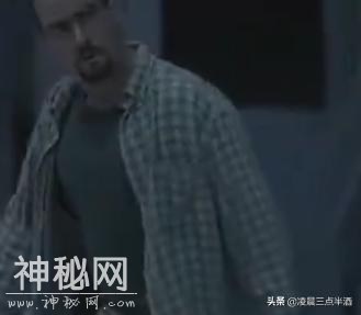小伙遥望天空，总觉得有外星人存在，最后发现了外星人的可怕阴谋-5.jpg