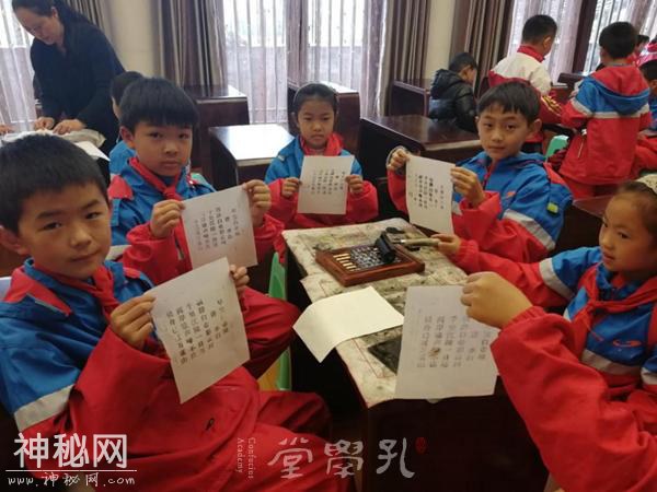孔学堂“人文的一天”：让优秀传统文化教育“活”起来-5.jpg