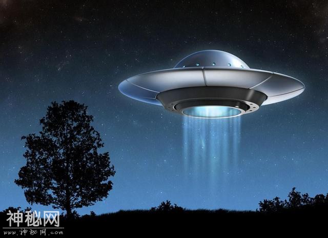 中国古籍中有大量不明飞行物，7000年前的岩画出现“外星人”-1.jpg