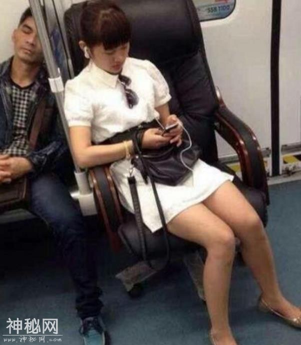 搞笑段子：小白！你是要等到被臭死才会跑是不是-9.jpg