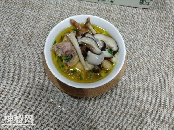 炖鸡别再直接炖，也不要焯水，大厨教你这1招，鸡汤鲜又美味-18.jpg