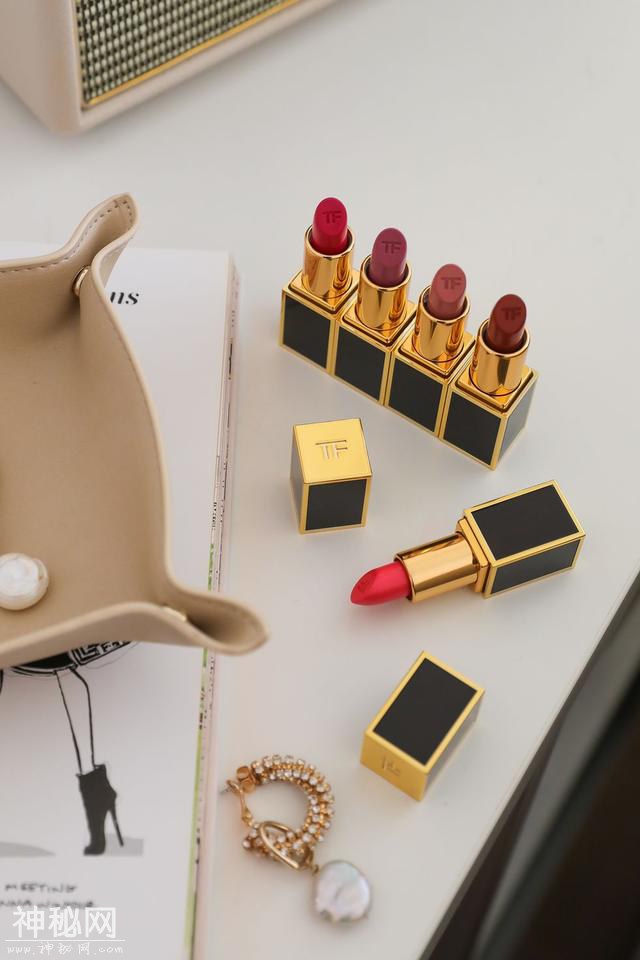 「是日美好事物」抹Tom Ford新唇彩男女“通杀”，戴Balenciaga“外星人”墨镜登陆地球-4.jpg