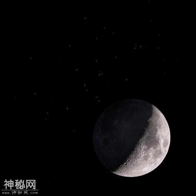 请定好您的闹钟，本周三四天亮前，东方夜空可见鬼星团伴月景观-2.jpg