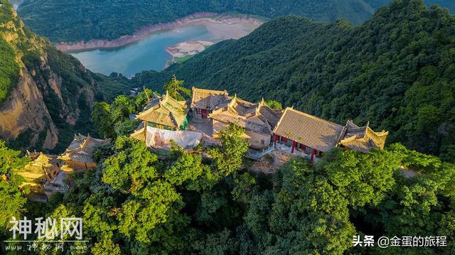 中华道教第一山崆峒山，道家和佛家各占一半山头，道观犹如堡垒群-2.jpg