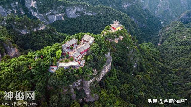 中华道教第一山崆峒山，道家和佛家各占一半山头，道观犹如堡垒群-9.jpg