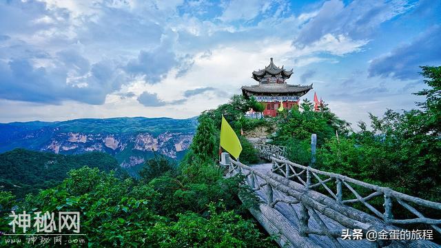 中华道教第一山崆峒山，道家和佛家各占一半山头，道观犹如堡垒群-10.jpg