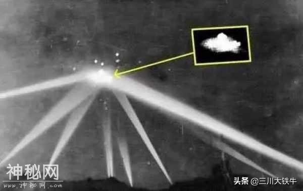 24张全球最疑似UFO的照片，走过路过不要错过-2.jpg