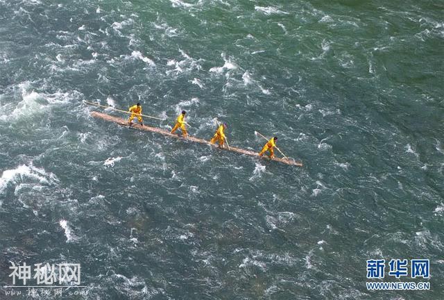 福建宁德：“独木冲浪”秀绝技-1.jpg