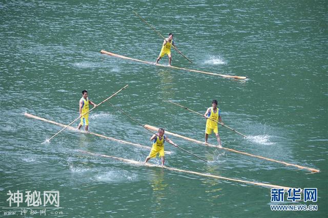 福建宁德：“独木冲浪”秀绝技-3.jpg