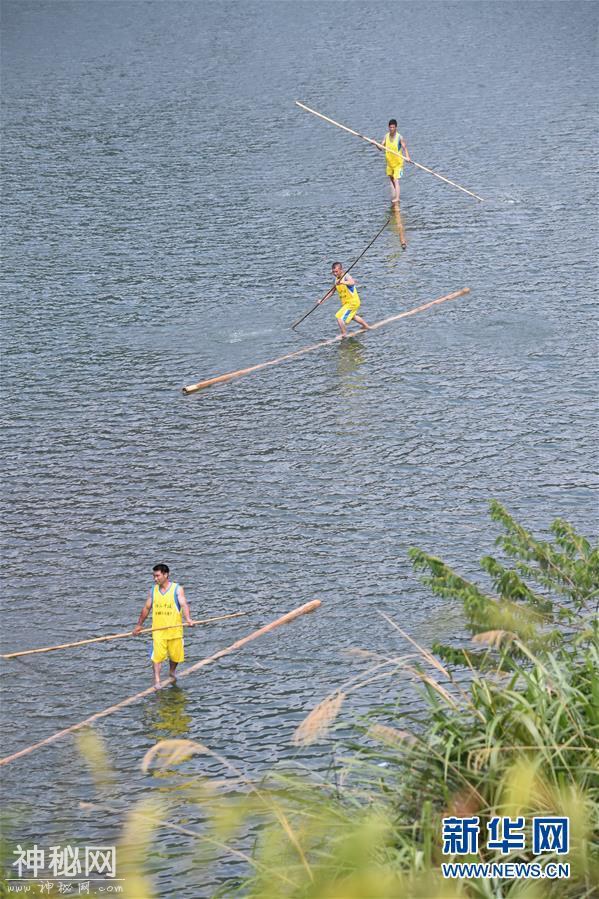 福建宁德：“独木冲浪”秀绝技-5.jpg