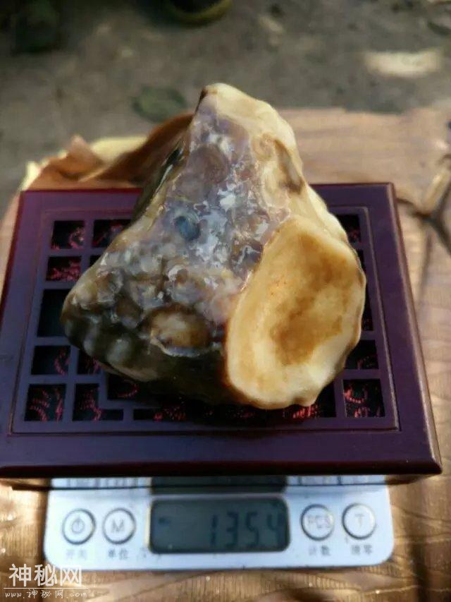新疆罗布泊是唯一出产这种石头的地方，稀有罕见，捡几块带回去？-21.jpg