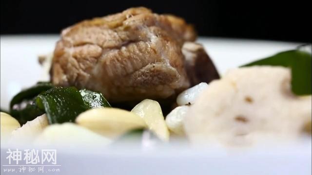 如何炖出健康养生又美味的排骨莲藕汤？食材选择和搭配也很关键-11.jpg