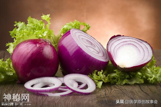 洋葱营养价值丰富，坚持吃身体有三种好处，但三类人却最好不碰-3.jpg