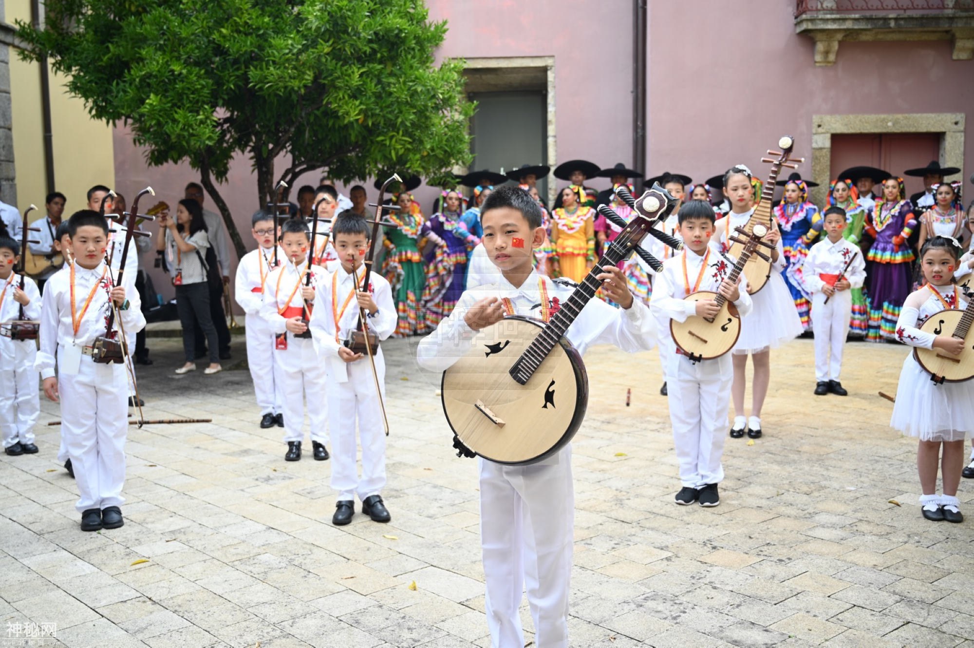 巴塞罗斯国际民俗节 中国民乐首次亮相 杭州这群孩子赚足了眼球-4.jpg