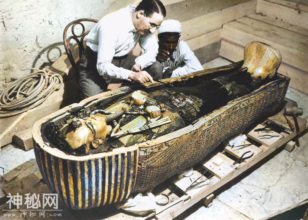 97年前发现，黄金法老的镀金外棺，终于被抬出3300年历史的古墓-3.jpg