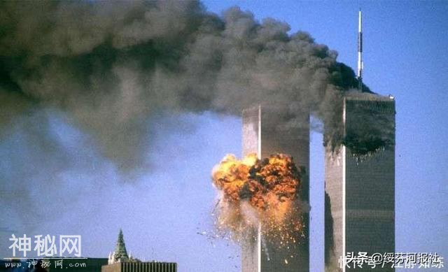 当年911现场曾出现不明飞行物，飞速跑进两栋楼，至今没有解释-1.jpg