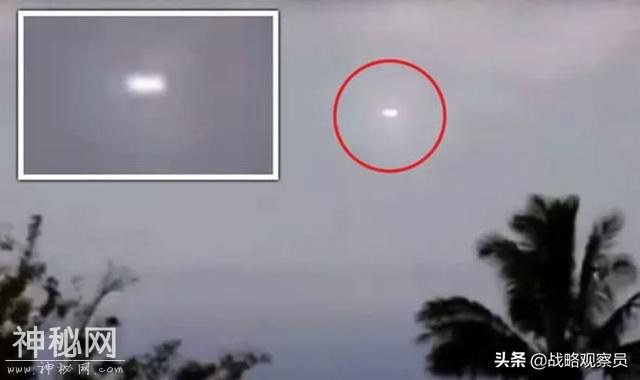 一段视频被广泛传播，乌克兰上空突现不明飞行物，全身散发光芒-2.jpg