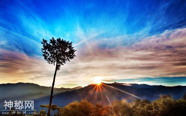 晚上10点夜空中突然出现太阳，是自然现象还是外星人光临地球？-4.jpg