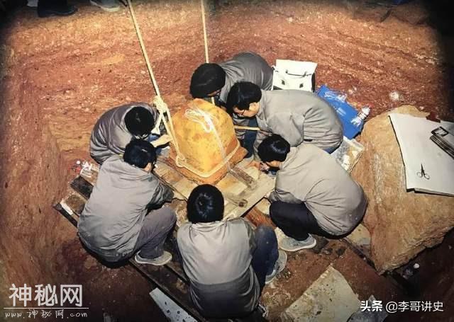 浙江杭州特大发现，雷峰塔下出现神秘地宫，出土两件国宝惊艳世界-3.jpg