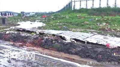 河南郑州网传疑似被冲入下水道的女子目前尚未被发现，350余人参与搜救-1.jpg