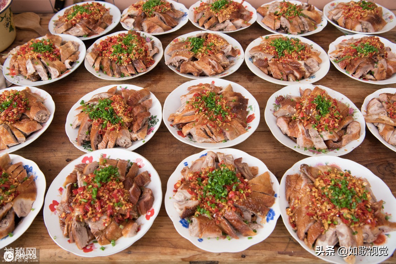 赣南农村婚宴上，菜品丰盛很讲究，有一个风俗值得点赞和推广-4.jpg