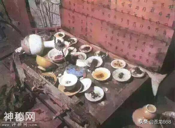 整个古墓中只有一桌未吃完的饭菜，再无其他！让考古专家疑惑-2.jpg