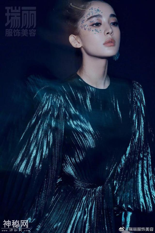 美妆UFO丨李圣经的bling“星唇”可是我等凡人能驾驭的厉害招数？-14.jpg