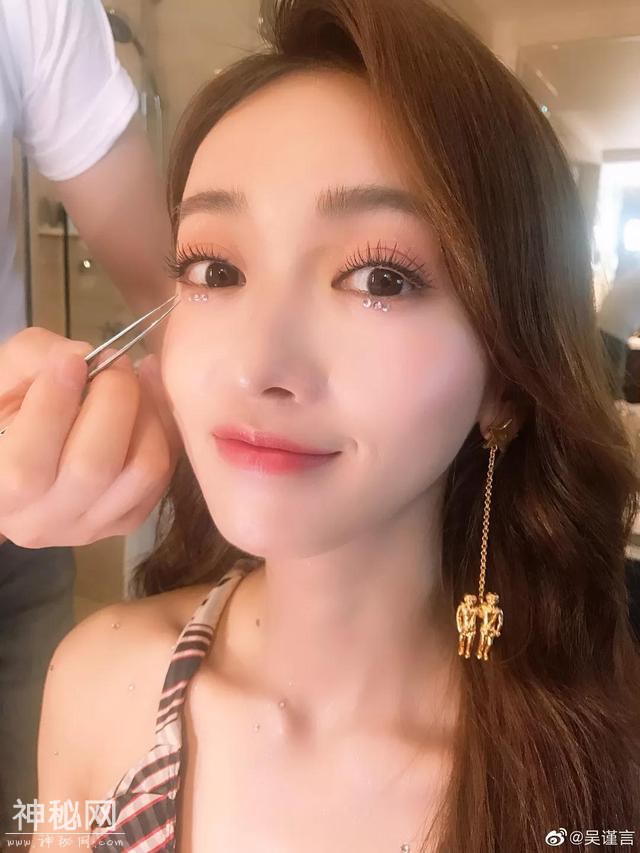 美妆UFO丨李圣经的bling“星唇”可是我等凡人能驾驭的厉害招数？-15.jpg