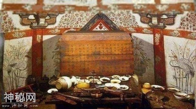 让考古专家吓坏的古墓：墓中没有文物陪葬却有一桌精美饭菜-3.jpg