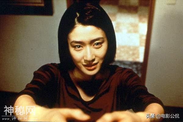 2001年日本恐怖片《回路》：要么直接快进，那段灵异画面最好别看-1.jpg