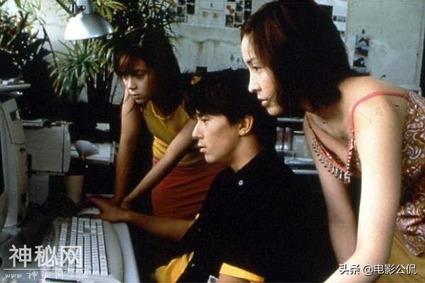 2001年日本恐怖片《回路》：要么直接快进，那段灵异画面最好别看-13.jpg