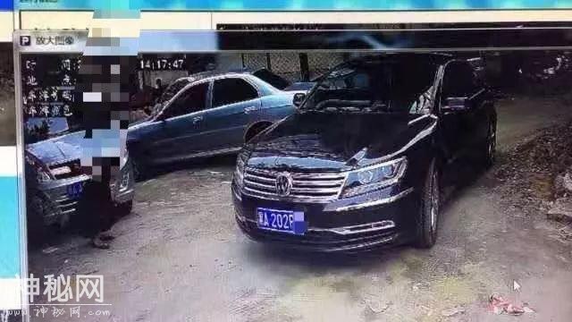 诡异！这小区进出这么多车，咋都挂一个牌？-5.jpg