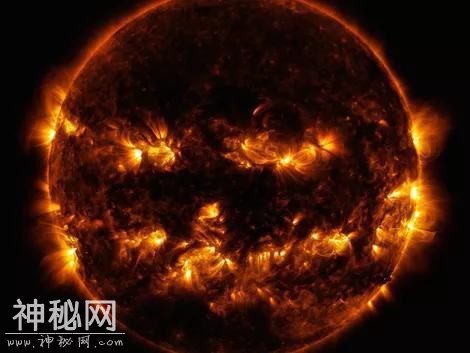 17张令人毛骨悚然的太空照片，展示宇宙的恐怖，如火星上的头骨-1.jpg