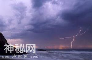 百幕大三角之幽灵海-4.jpg