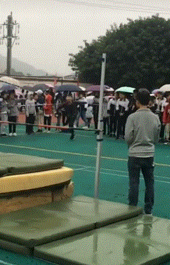 搞笑GIF：好有爱的买喵星人，最爱吃的鱼都放过了-1.jpg