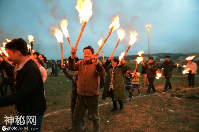 云南彝族为什么有让孩子们“讨百家饭”的民俗-4.jpg