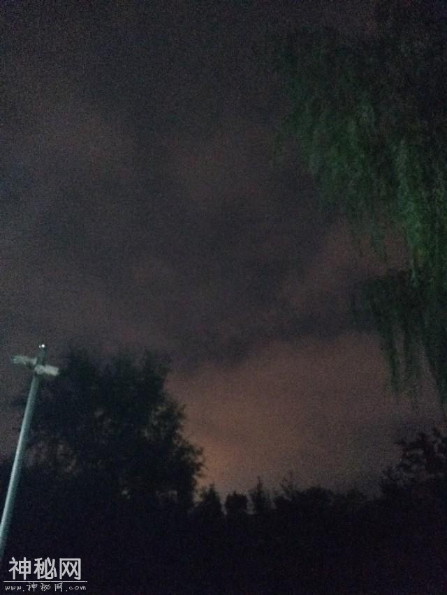此刻，我相信长春八月十五夜的雨停了，偶拍到飞碟飞-6.jpg