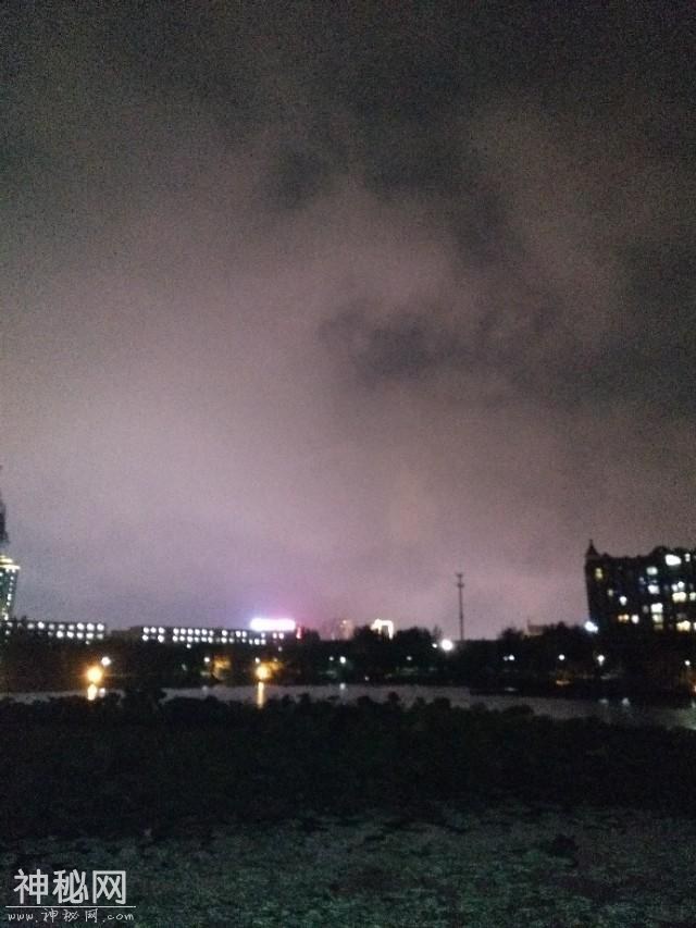 此刻，我相信长春八月十五夜的雨停了，偶拍到飞碟飞-3.jpg