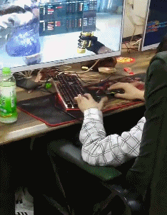 男人很专一的，从小到老都一样-3.jpg
