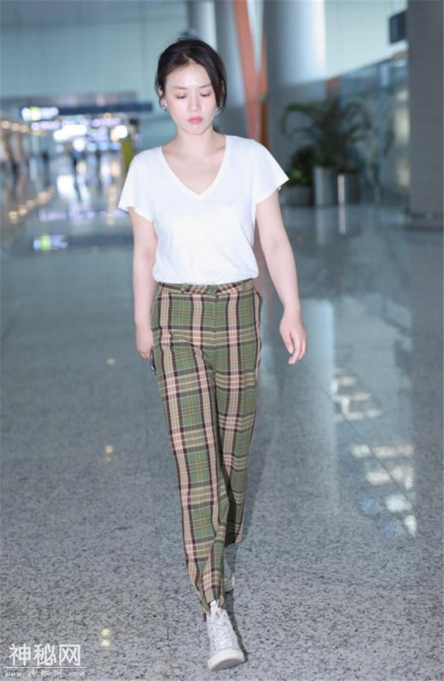 身高160cm以下的女生，穿阔腿裤熟记这4个“显高绝技”，显瘦显高-2.jpg