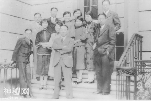 「8月沪京展览推荐」人与人之间是孤立的，就像一个个独立的星球-7.jpg