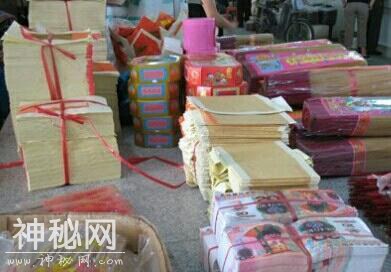 益阳民间传统风俗: 七月半，烧包祭祖-2.jpg