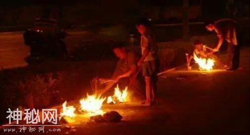 益阳民间传统风俗: 七月半，烧包祭祖-6.jpg