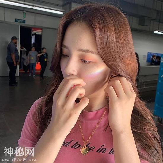 美妆UFO丨彩虹仙子Nancy就是人群中最亮的霓虹灯-5.jpg