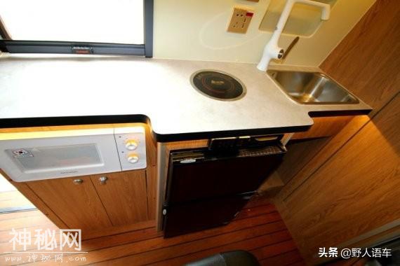 适合2-3人出行且宜商宜居的B型房车经典布局配置齐全，家用好房车-6.jpg
