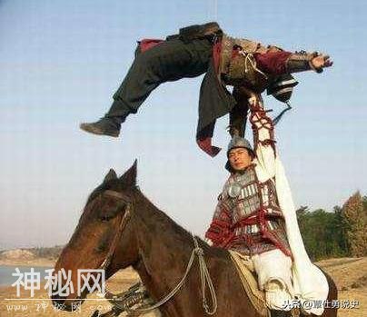 中国历史上唯一一个两次接受敌人10万人以上下马跪拜投降的将军-1.jpg