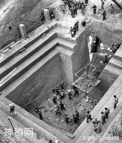 他本是盗墓界一哥，加入湖南考古队后，立马挖出28本失传古籍-2.jpg