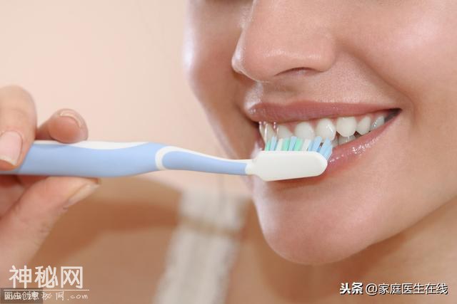 刷牙恶心干呕是怎么回事？或是这4种疾病的信号，要小心-3.jpg
