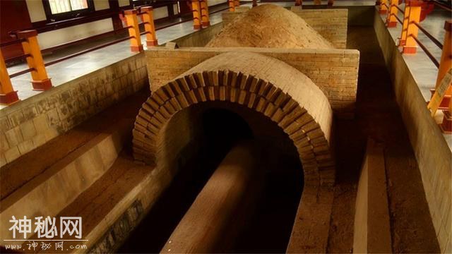 盗墓贼实在太厉害，光盗墓工具就发明了很多种，其中有一种最厉害-1.jpg